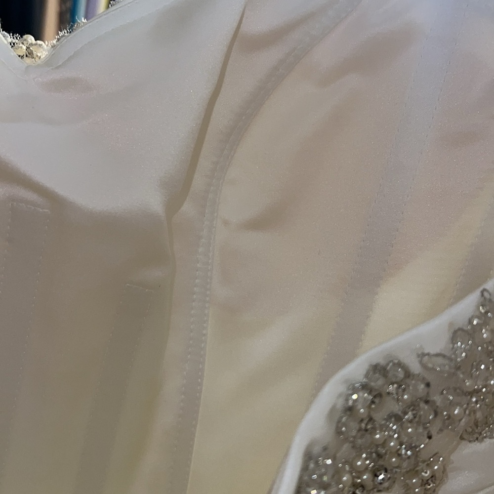 Casablanca The Diamond Collection White Wedding Gown With Train NWT - Picture 16 of 17